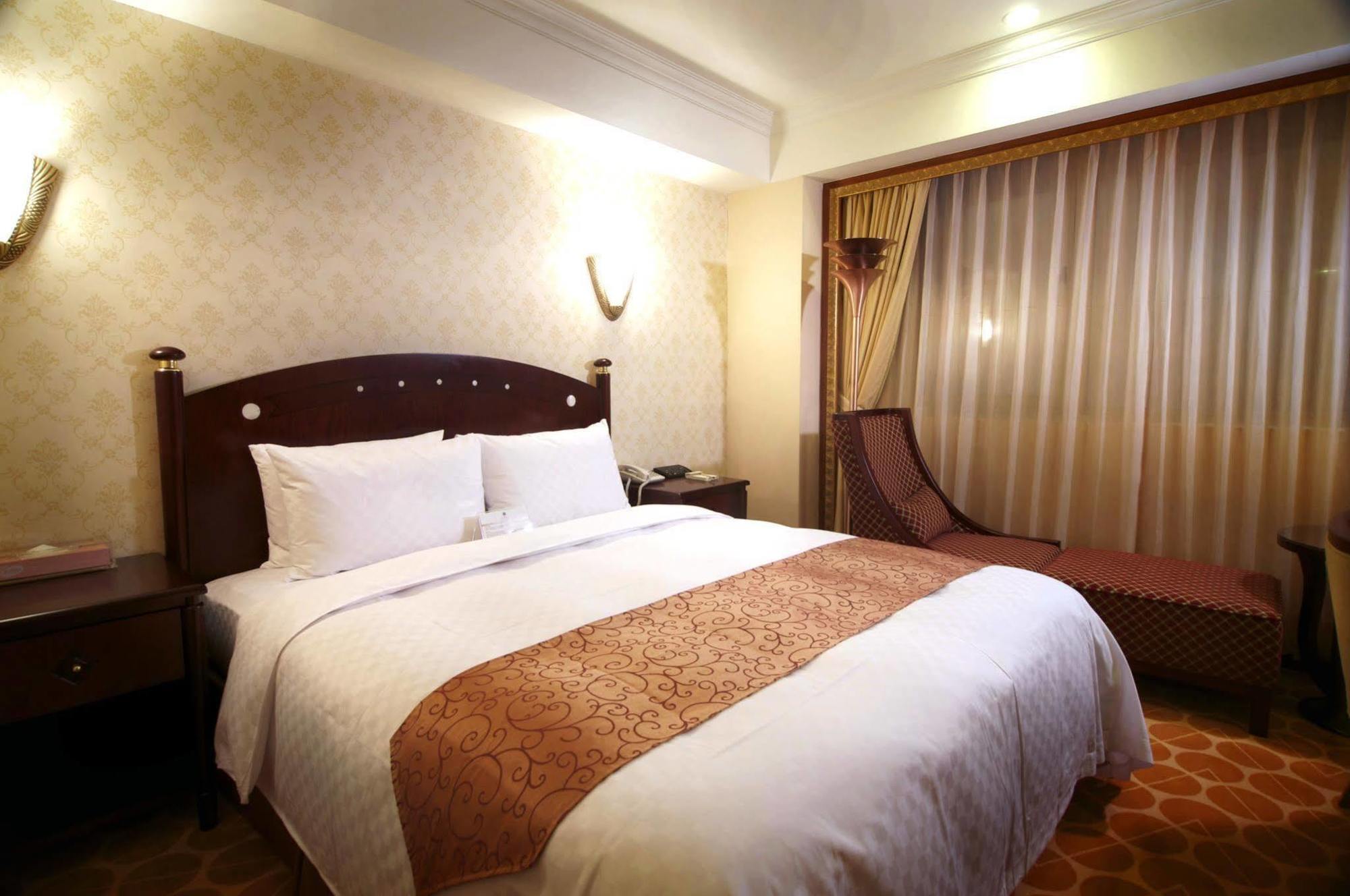 Royal Palace Hotel Taipei Exterior photo