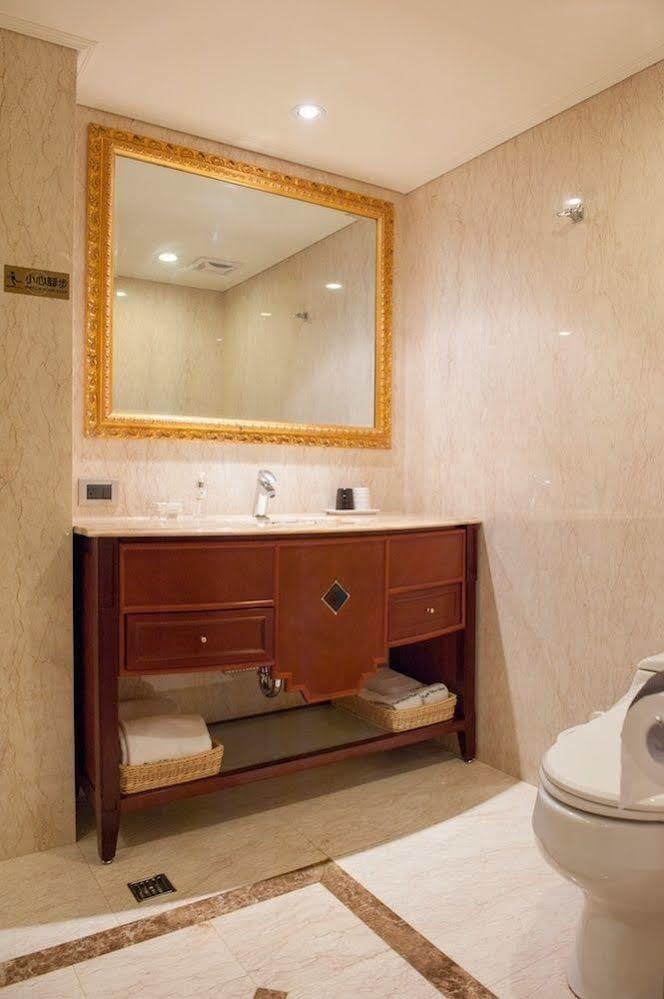 Royal Palace Hotel Taipei Exterior photo