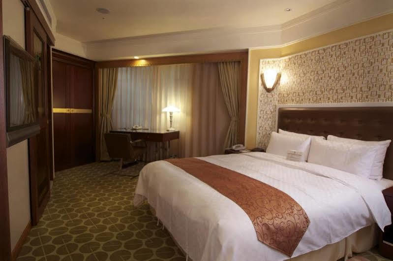 Royal Palace Hotel Taipei Exterior photo